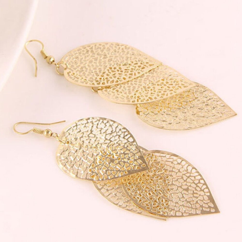 Nwt Womens 3 Tiered Large Gold Tone Leafs Earrings - Picture 2 of 2